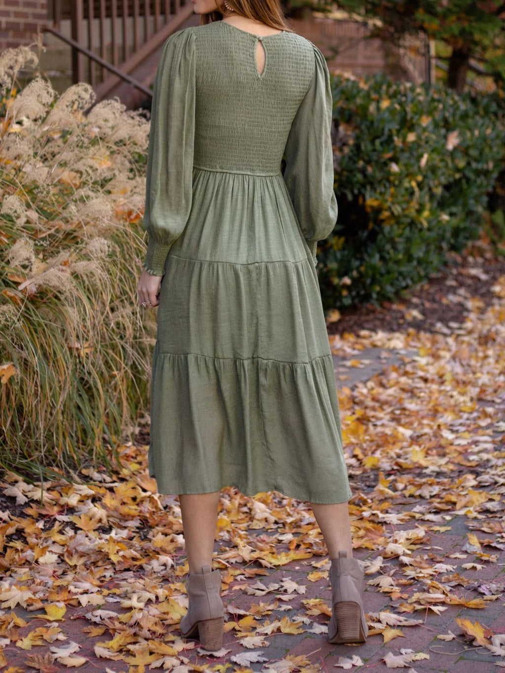Amsoin Solid Round Neck Balloon Sleeve Dress