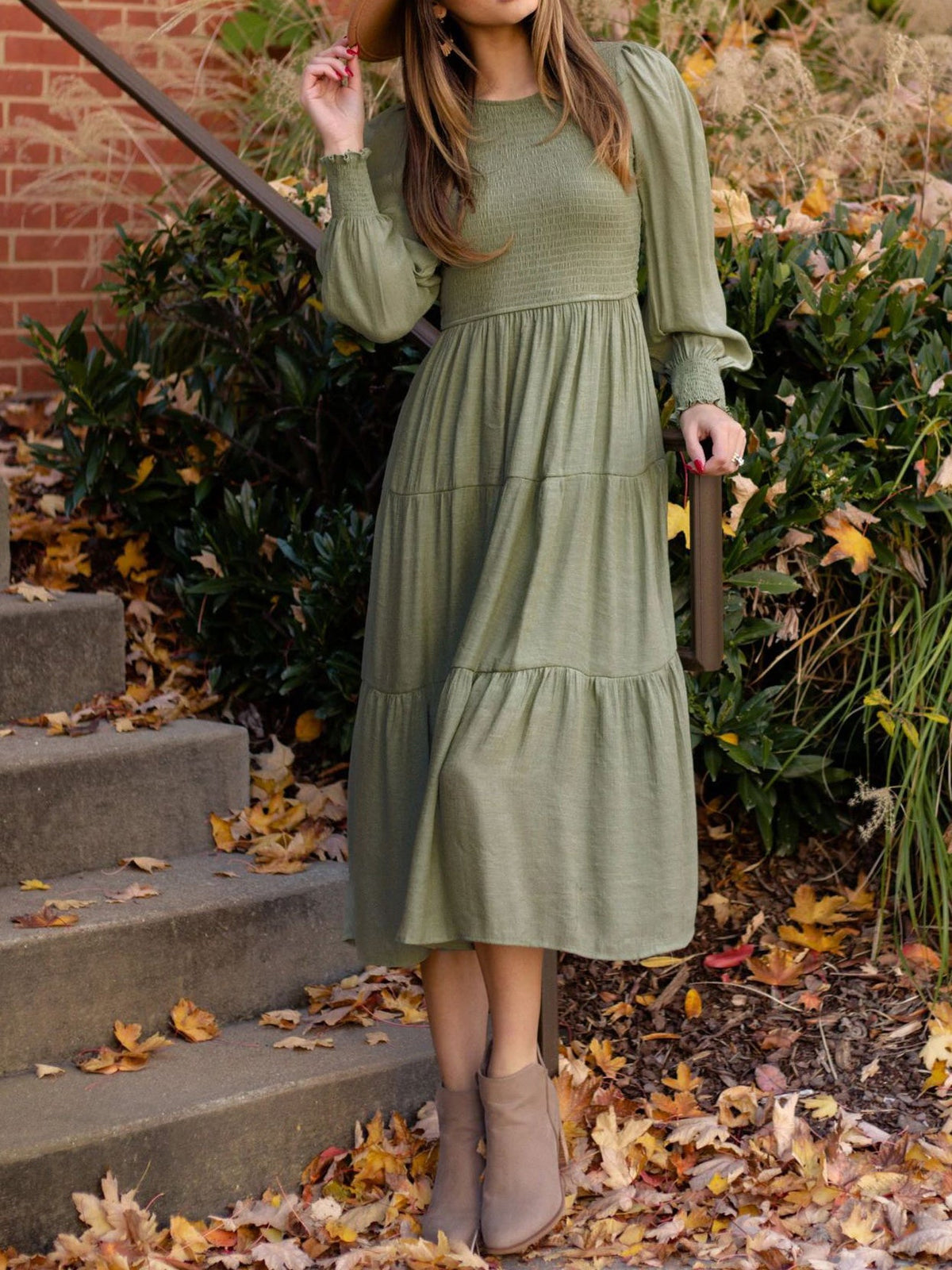 Amsoin Solid Round Neck Balloon Sleeve Dress